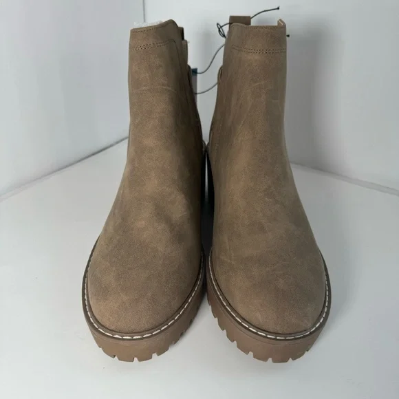 Chelsea boots Rancher by Dolce Vita size 9, *WILL NOT COME W/ BOX. - Picture 8 of 14